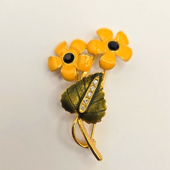 Joan Rivers Jewelry - Vintage Joan Rivers Yellow Daisy Enamel Flowers Brooch